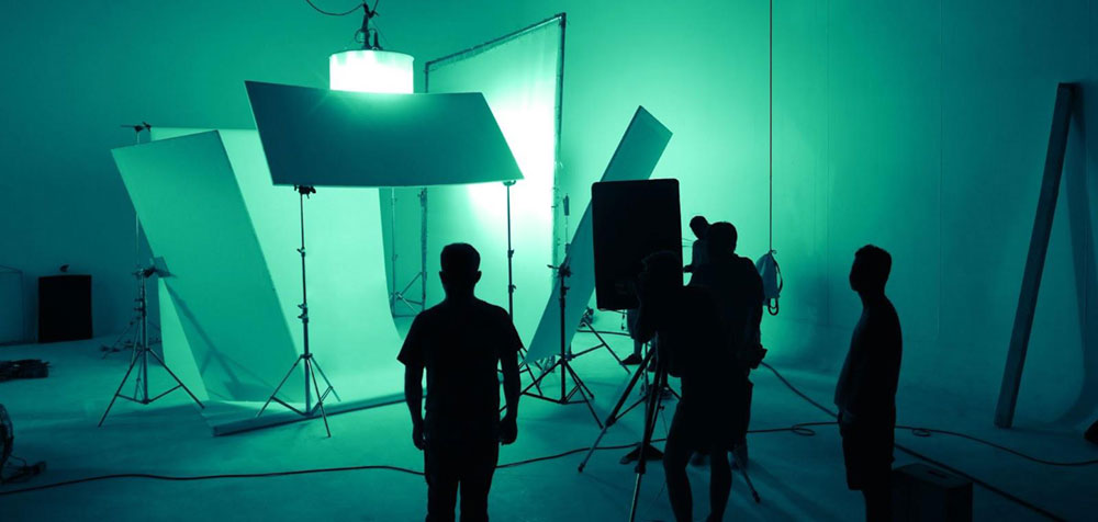 Large reflectors and lighting in studio
